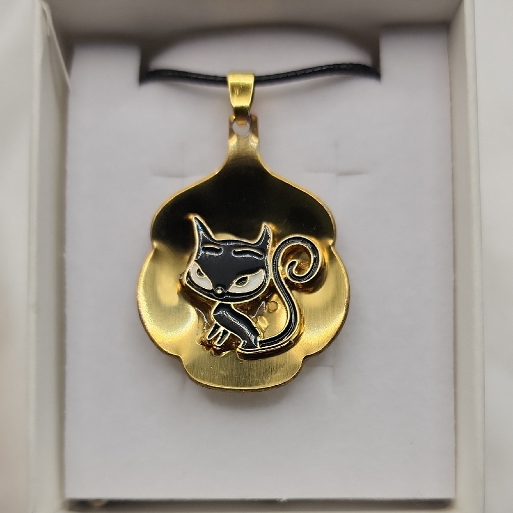 Charming Gold and Black Cat Pendant Necklace